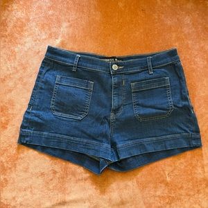 Women’s mid-waisted denim shorts